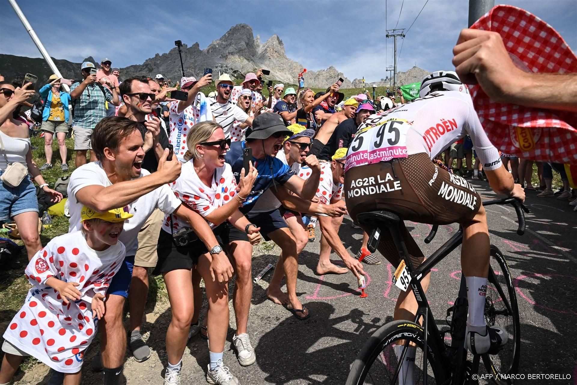 Tour de France: Peloton begint aan etappe 18, focus op groene trui
