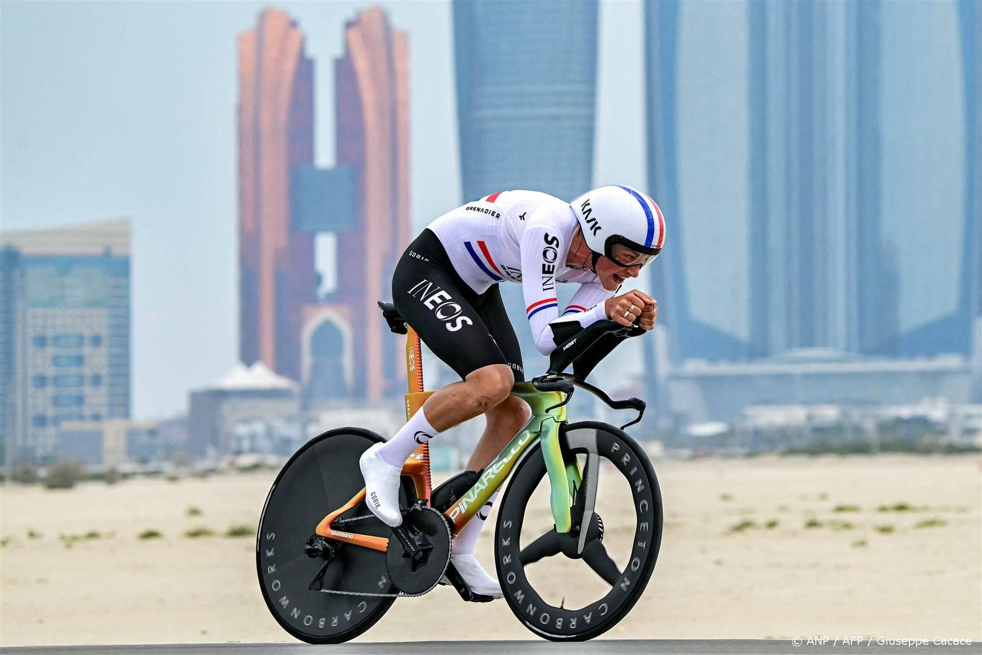 Daniel Tarling Joshua Tarling zegeviert in tweede etappe Ronde van Verenigde Arabische ...