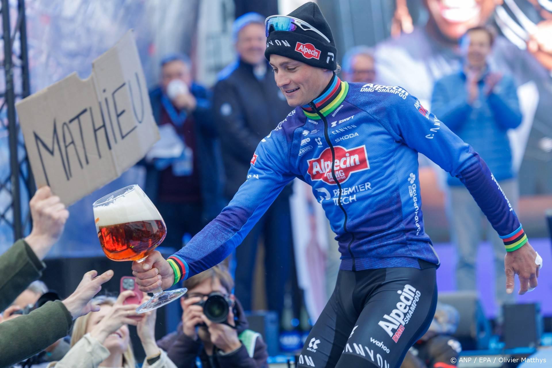 epa12854518 Dutch cyclist Mathieu van der Poel of team Alpecin-Premier Tech offers his beer trophy to fans after winning the E3 Saxo Classic one-day cycling classic, a 203 kilometer cycling race starting and ending in Harelbeke, Belgium, 27 March 2026.  EPA/OLIVIER MATTHYS
